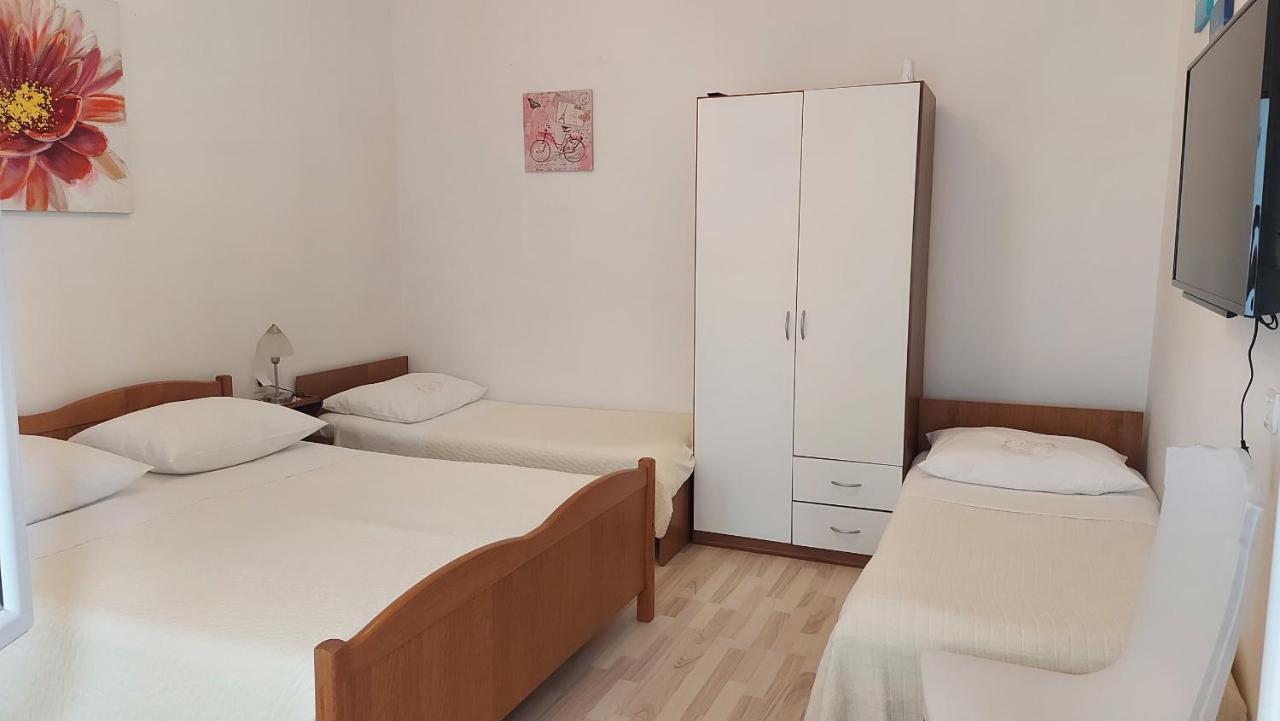 Apartment Jerolima Dugi Rat Eksteriør billede